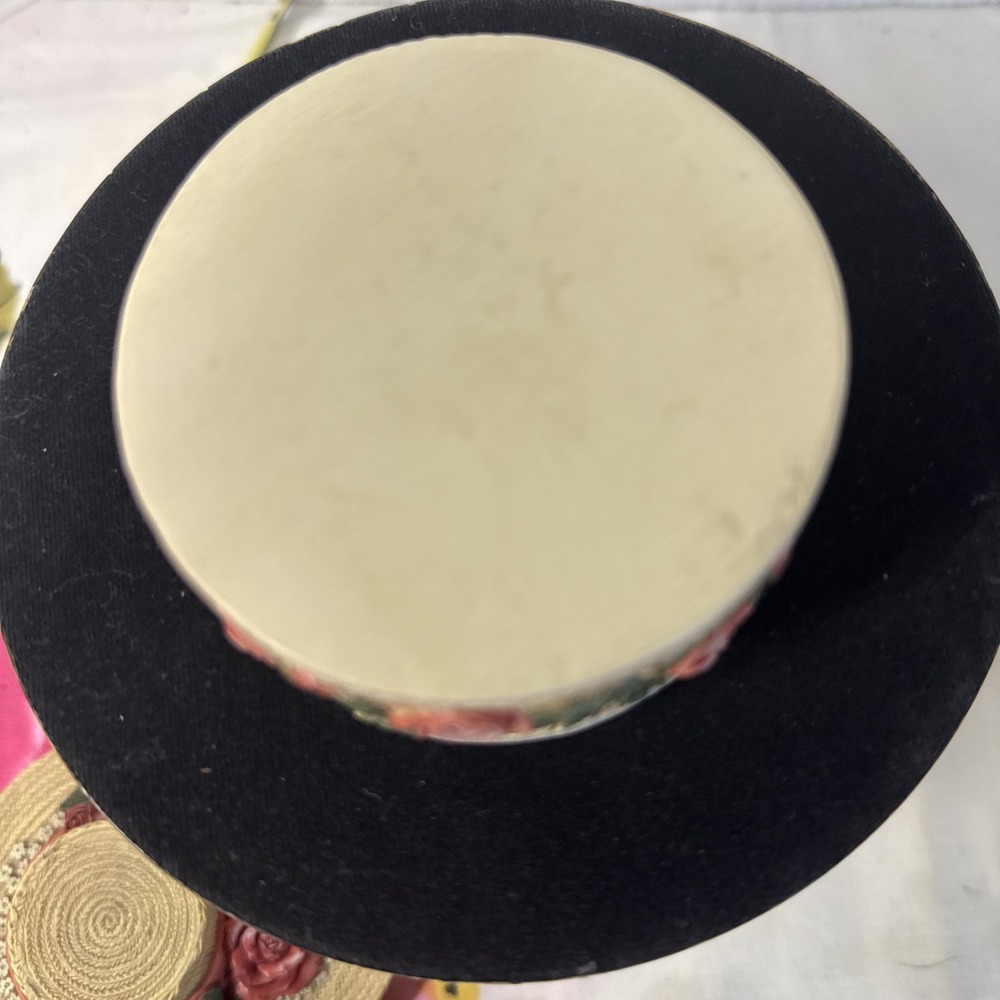 Handpainted Resin Or Clay Round Trinket Box with Roses and Ribbons Rode Inside - Picture 9 of 9